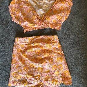Zara Floral Two-Piece Set – Ruched Crop Top & Skirt, XS set